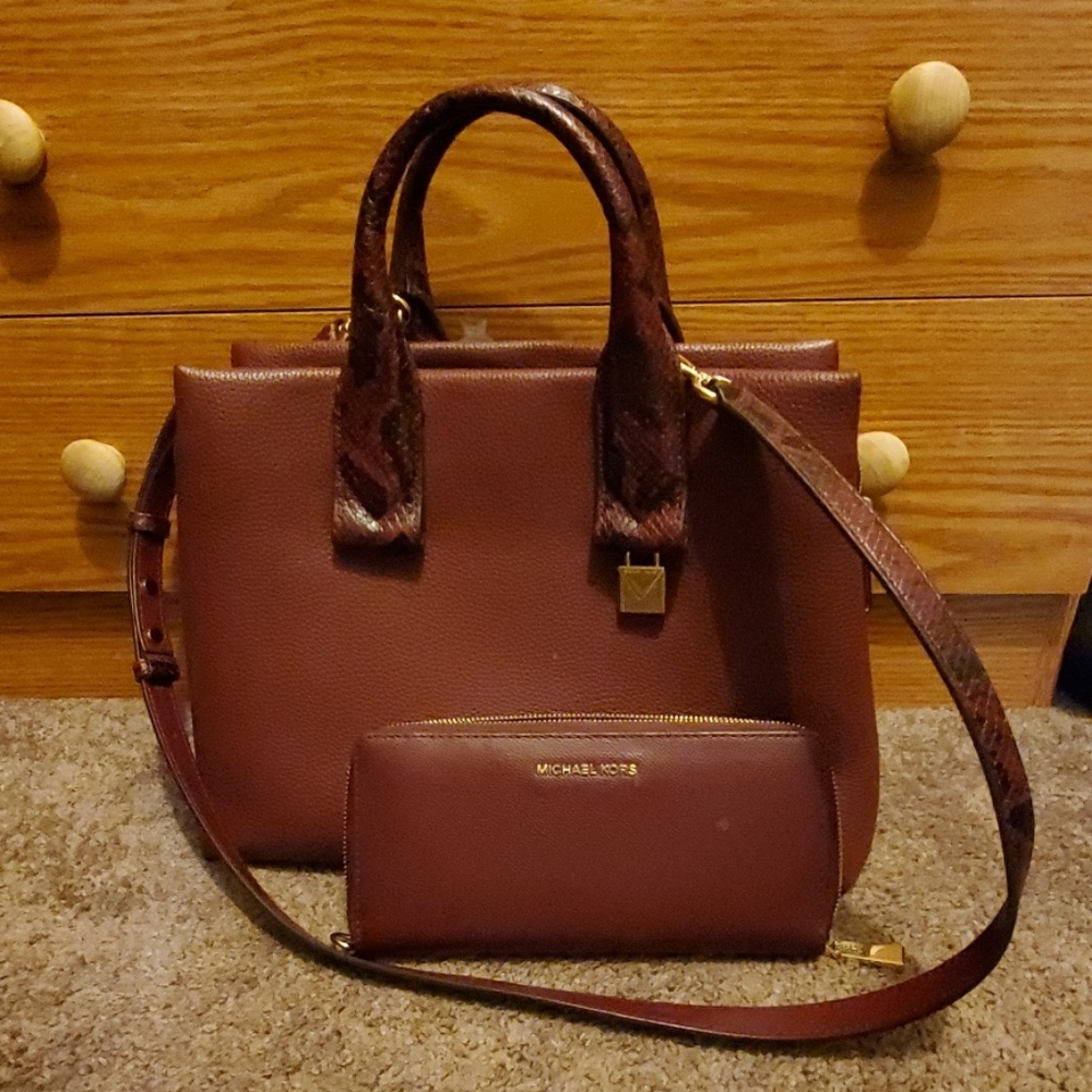 Michael kors satchel handbag and wallet